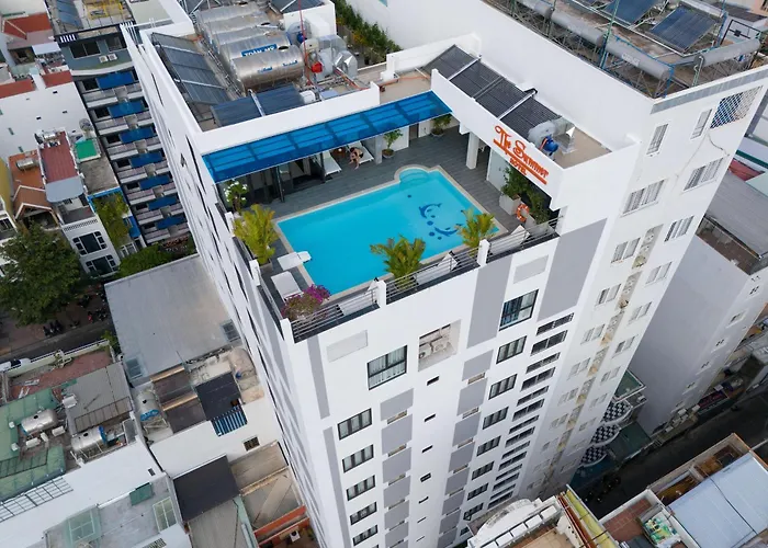 Hotel with view: The Summer Hotel